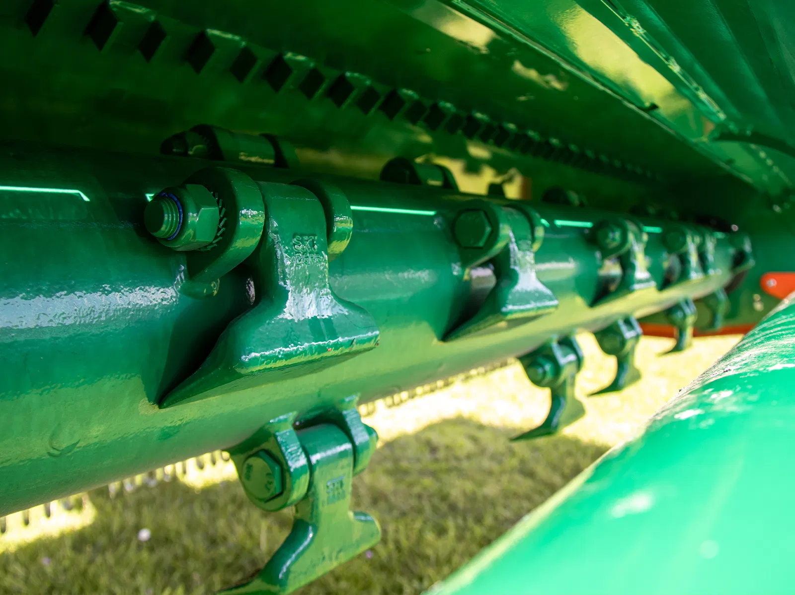 Rotor con martillos de la desmalezadora Wessex WFX250 visto de cerca